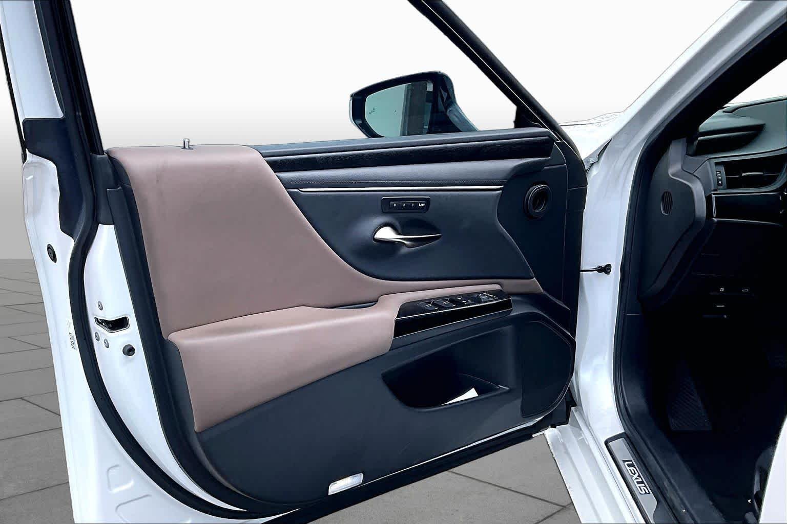 Certified Used 2025 Eminent White Pearl Lexus  image 22