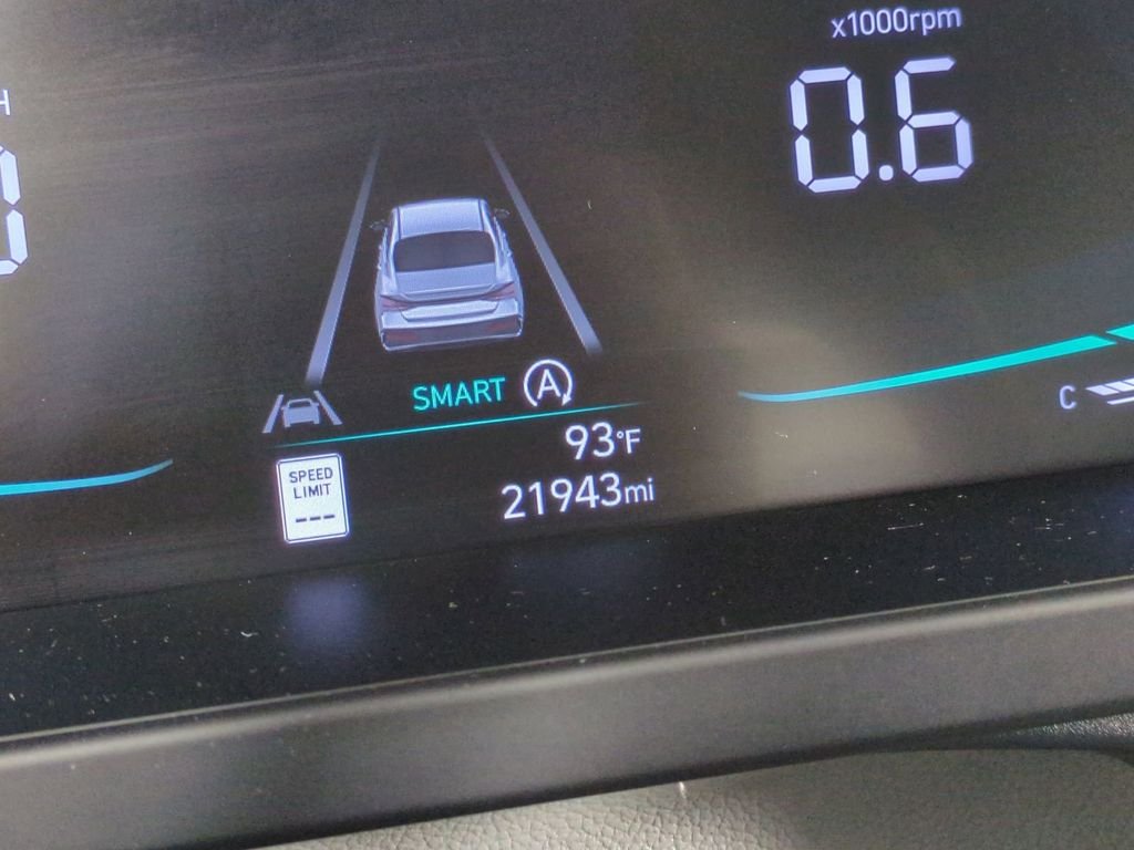 2025 Hyundai Elantra SE - Photo 33