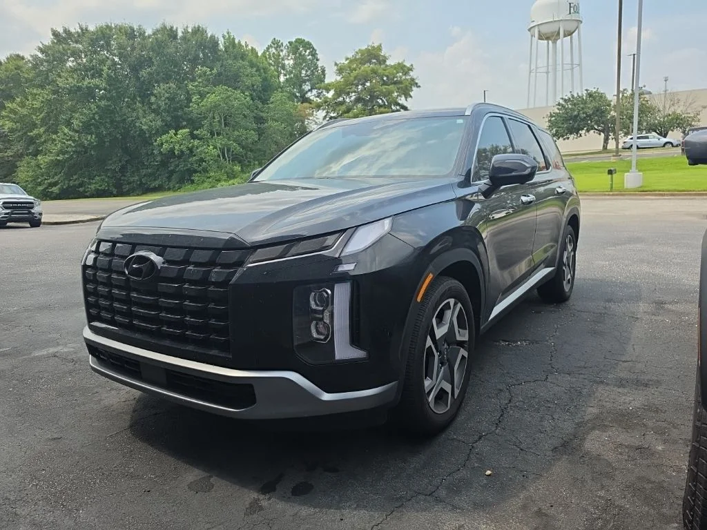 Used 2025 Black Hyundai SEL Premium image 1