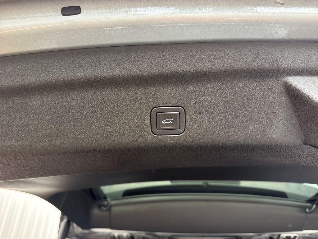 Used 2025 Sterling Metallic GMC Elevation image 39