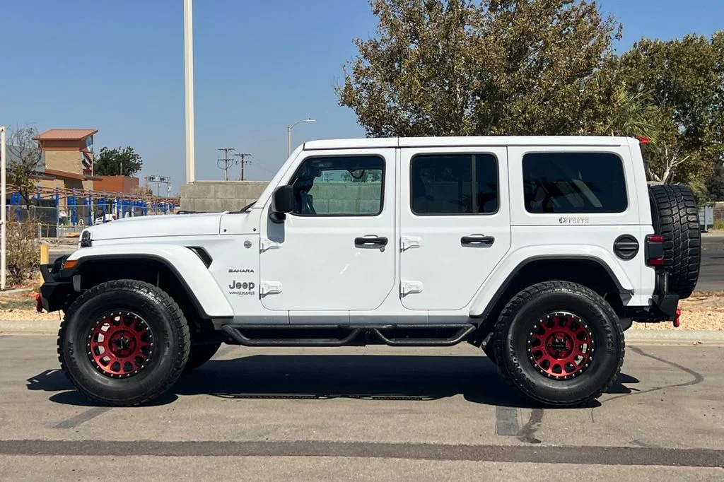 Used 2018 White Jeep Unlimited Sahara image 9
