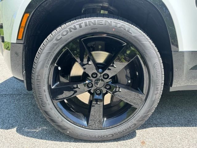 New 2026 Fuji White LAND ROVER X-Dynamic SE image 2