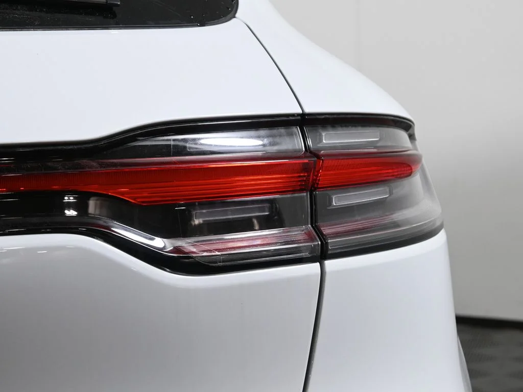 2026 Porsche Macan T - Photo 13