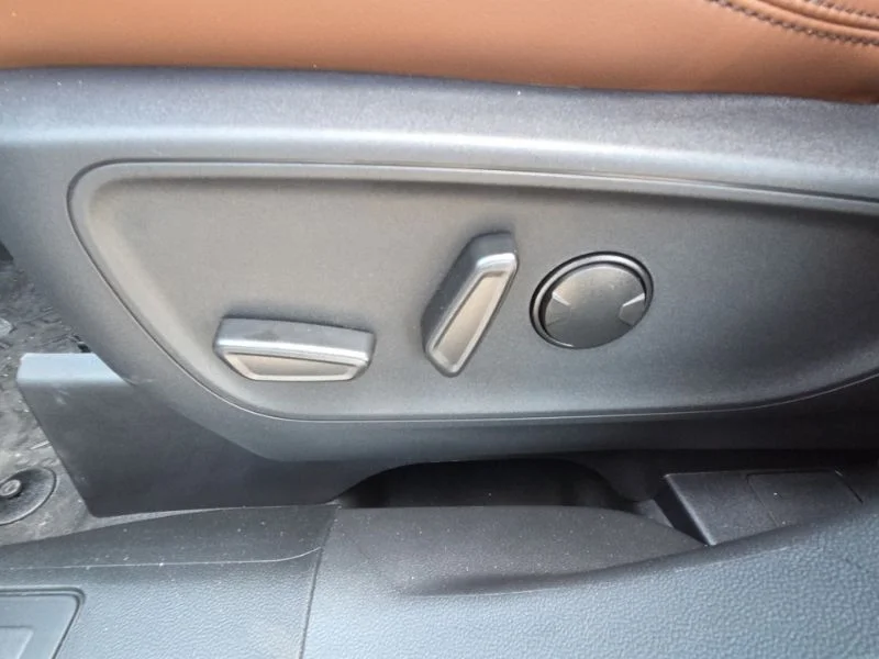 New 2026 Azure Gray Metallic Tri-Coat Ford Outer Banks® image 22