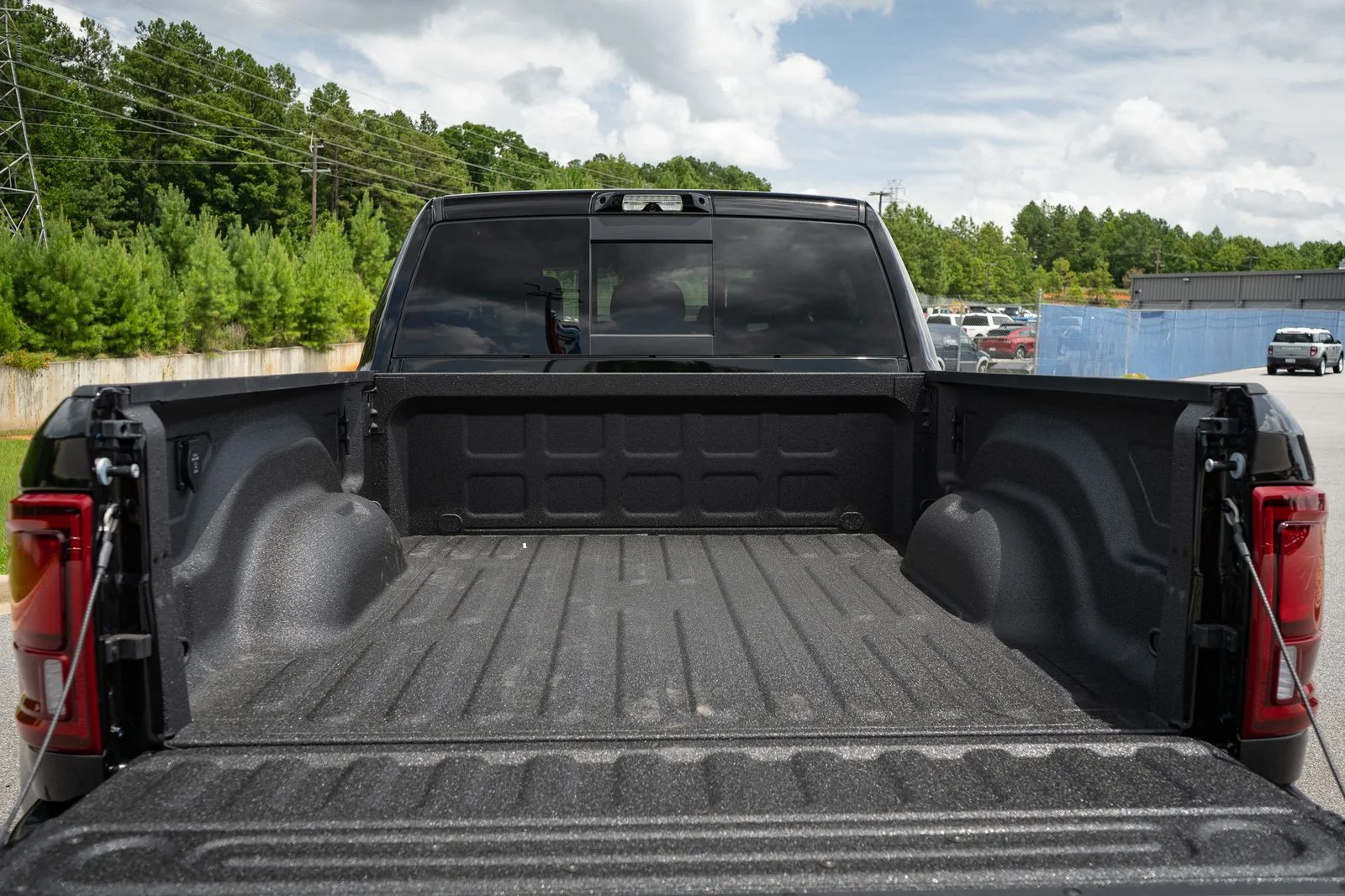 New 2026 Diamond Black Crystal Pearl-Coat Exterior Paint RAM Laramie image 17