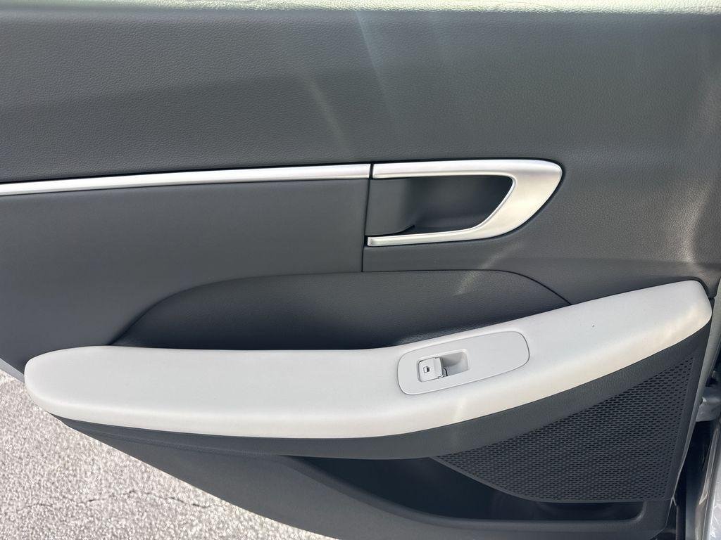 New 2026 Silver Hyundai SEL Sport image 21