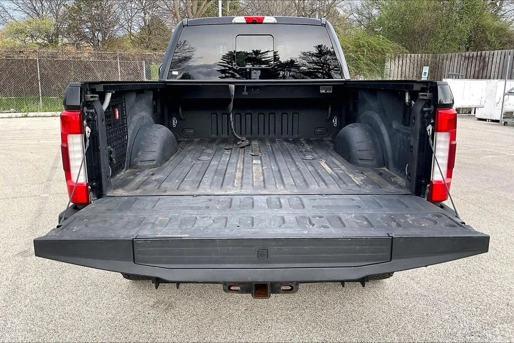 Used 2017 Black Ford Platinum image 28