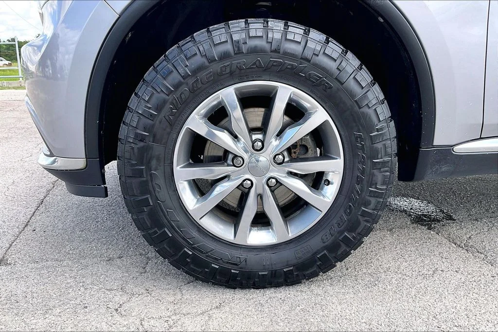 Used 2015 Silver Dodge Limited image 33