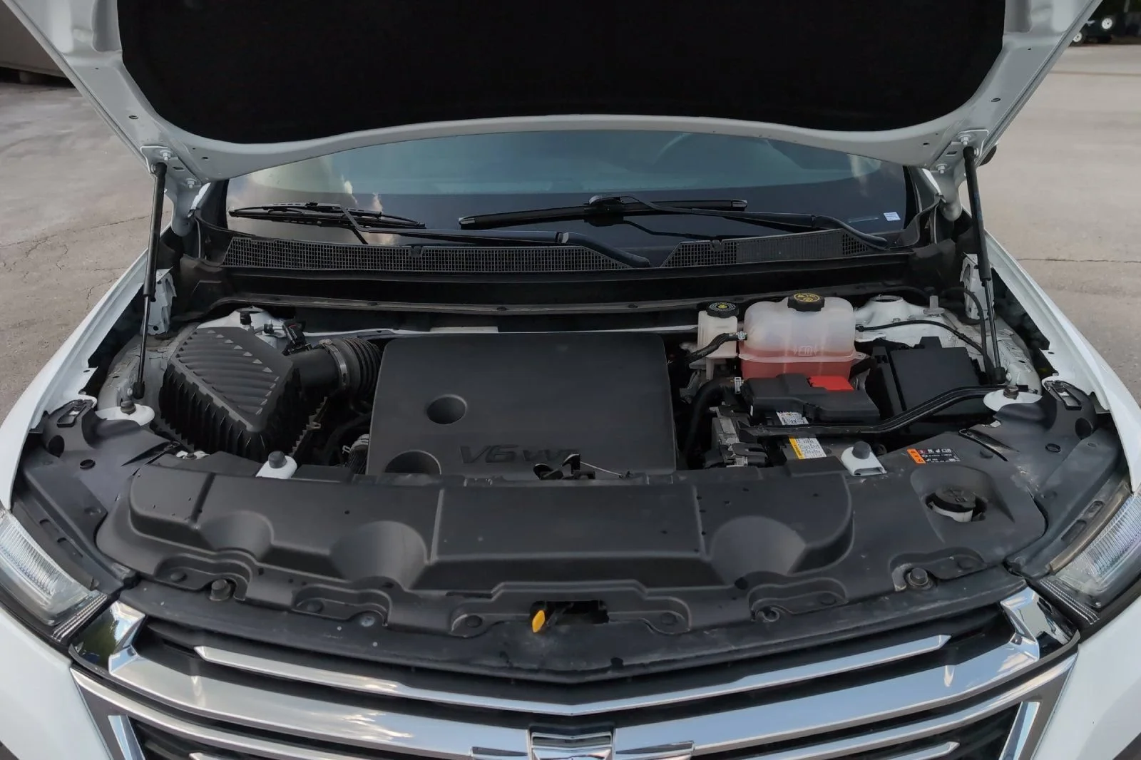 Used 2023 SUMMIT WHITE Chevrolet LT Cloth image 31
