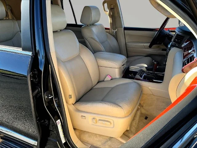 Used 2010  Lexus 570 image 37