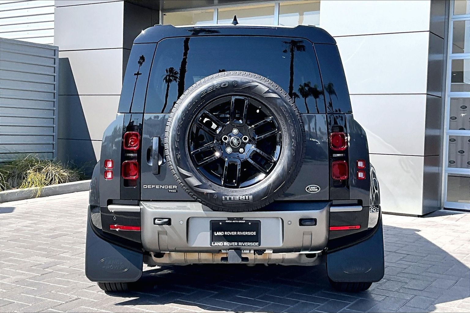 Used 2023 Gray Land Rover X-Dynamic SE image 4