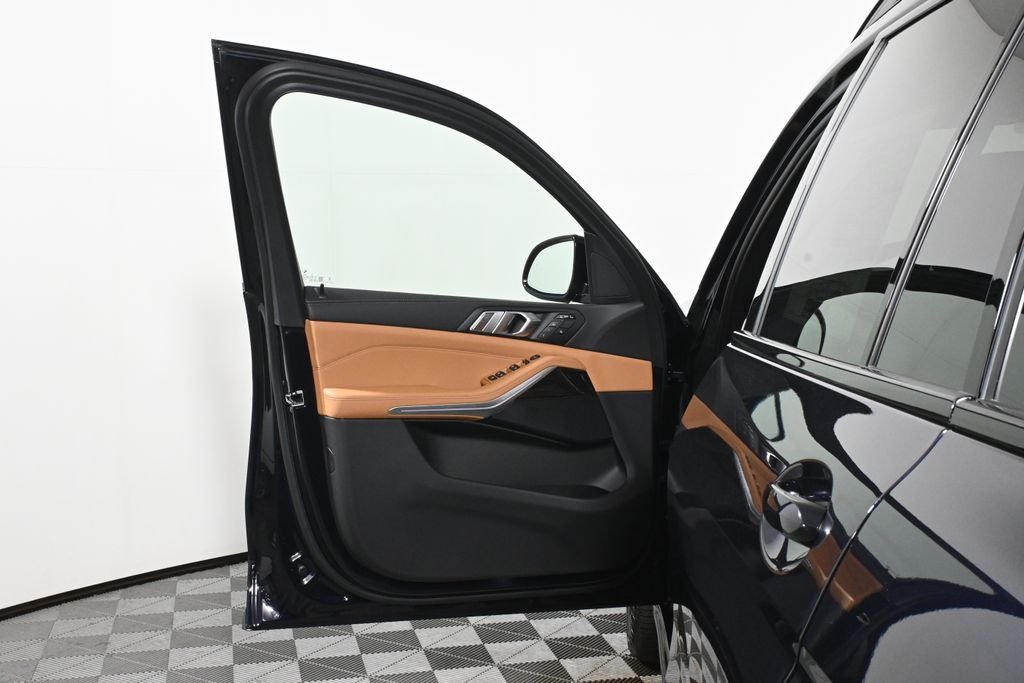 Used 2027 Black BMW xDrive40i image 28