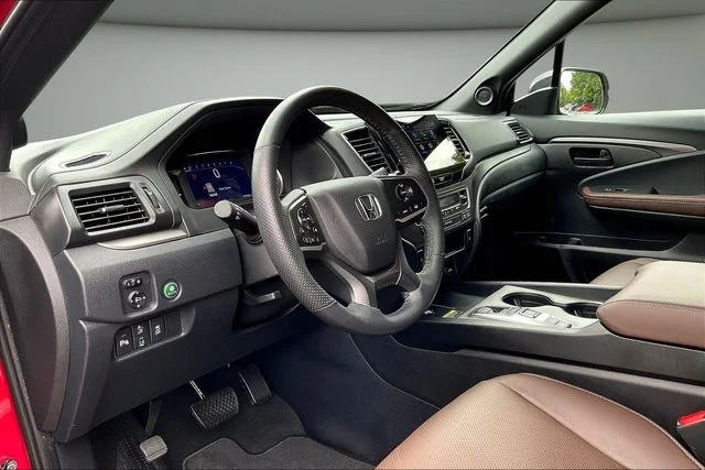 Used 2024 Red Honda EX-L image 19