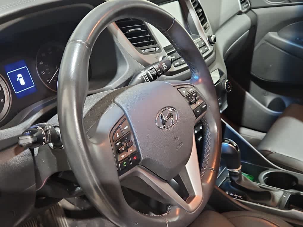 Used 2017 Black Noir Pearl Hyundai SE Plus image 10