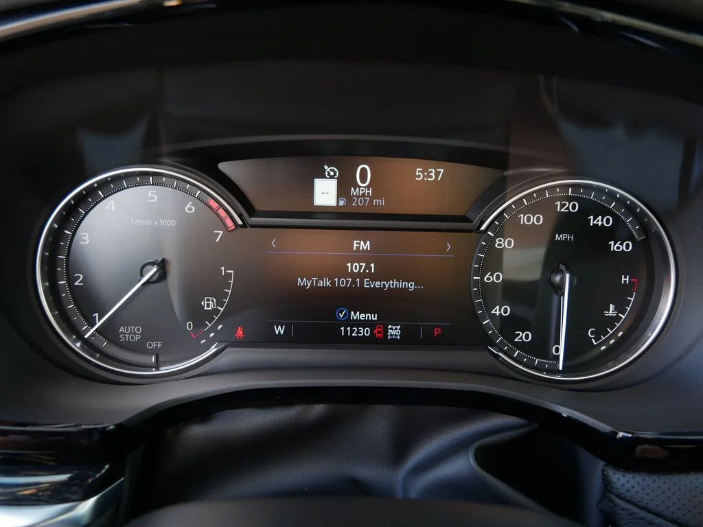 Used 2025 Green Cadillac Premium Luxury image 22
