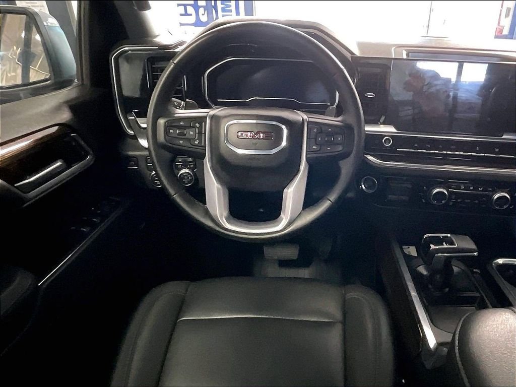 Used 2025 White GMC Elevation image 17