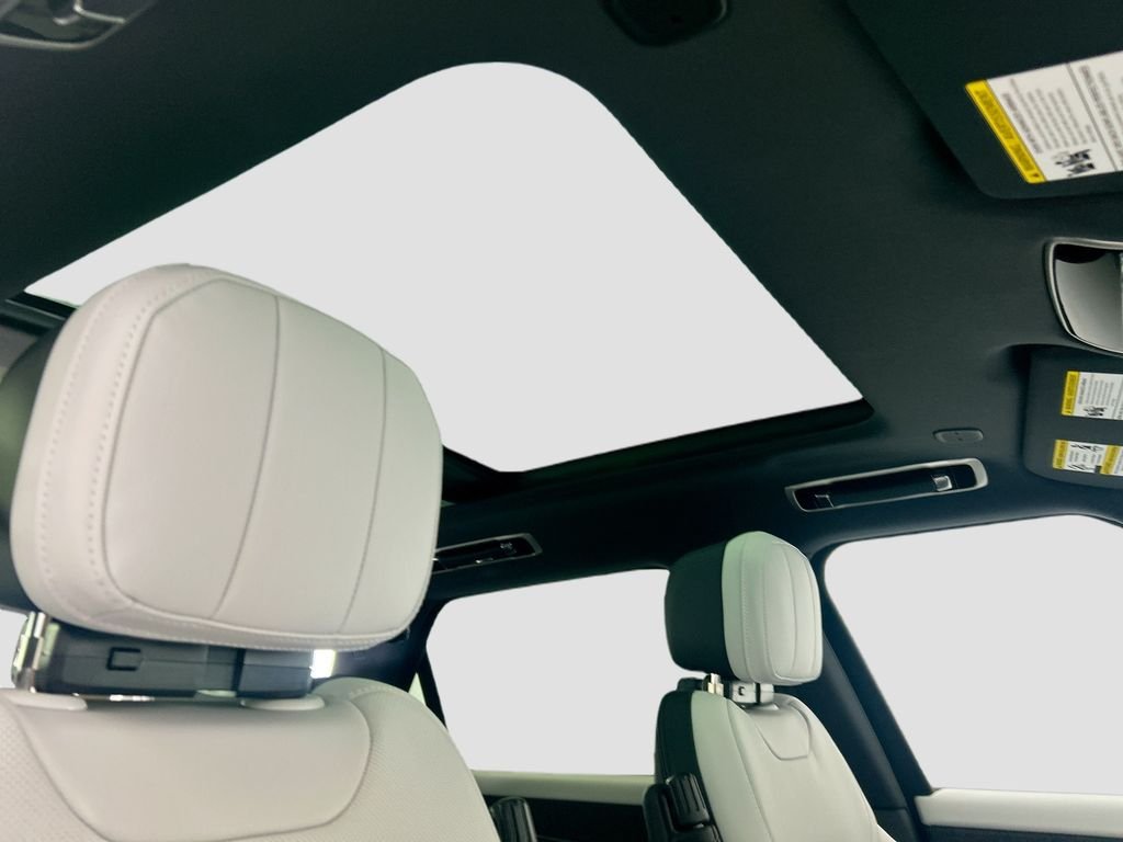 New 2026 Carpathian Grey Land Rover Dynamic SE image 17