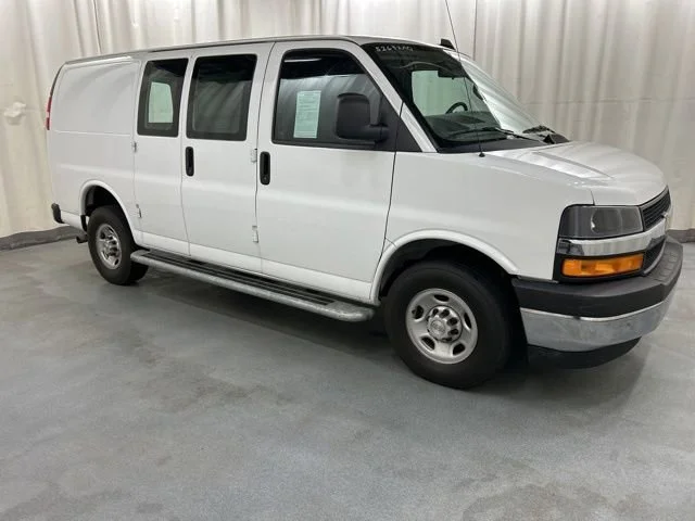 2024 Chevrolet Express 2500 Work Van HD's photo