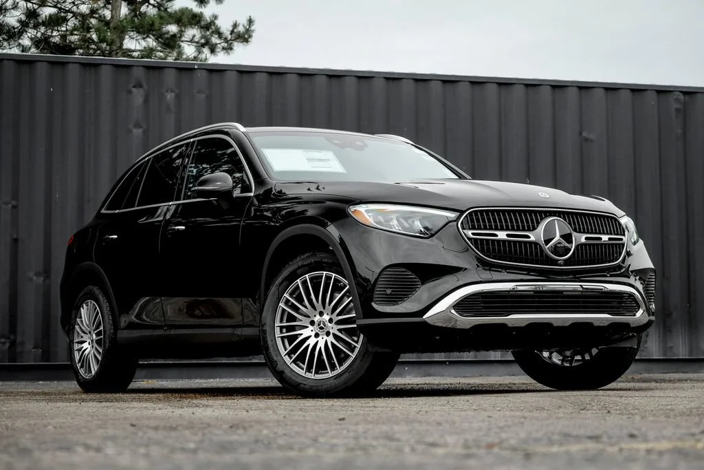 New 2026 Black Mercedes-Benz GLC300 image 1