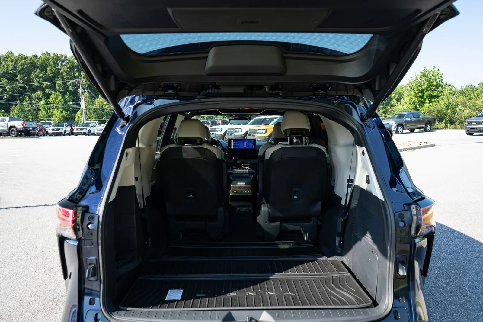 Used 2025  Toyota Platinum image 9