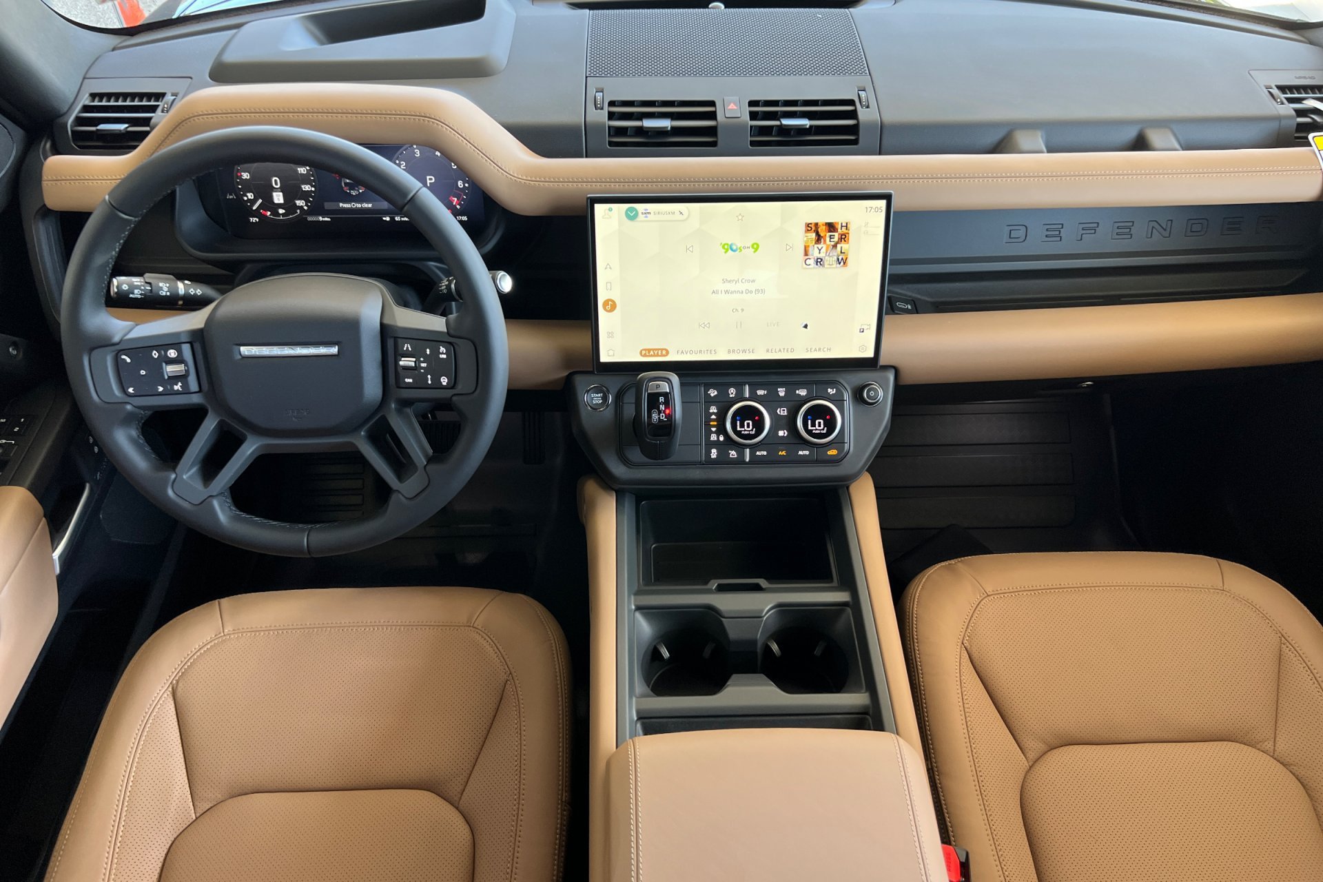 New 2026 Santorini Black Land Rover X-Dynamic SE image 3