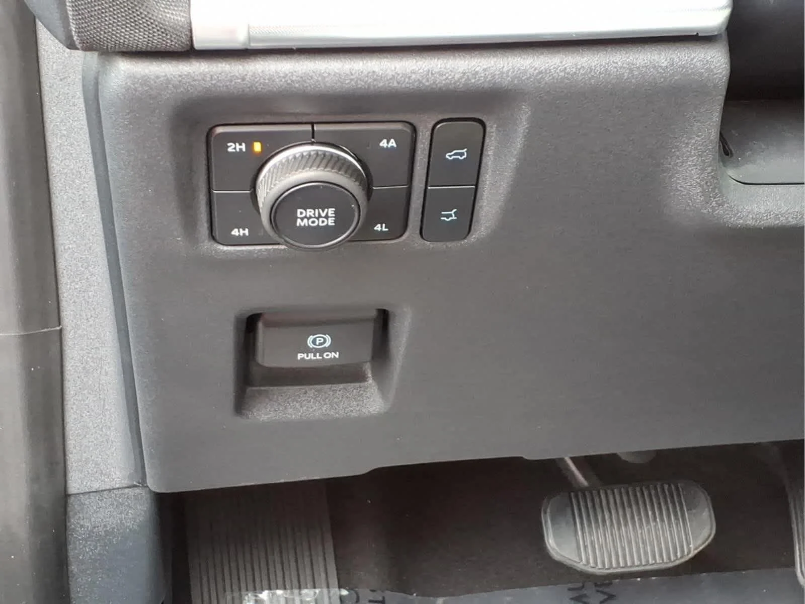 Used 2025 Stone Blue Metallic Ford Platinum image 13
