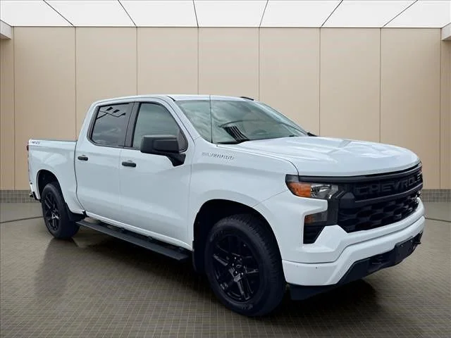 Used 2022 White Chevrolet Custom image 2