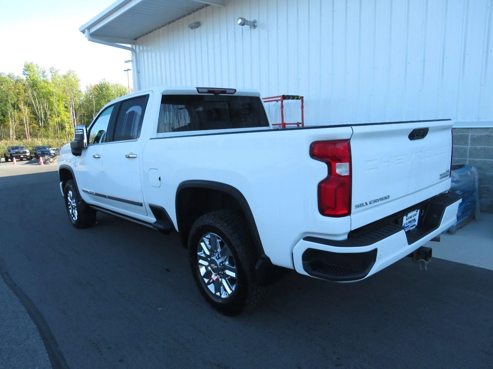 Used 2024 Summit White Chevrolet High Country image 19