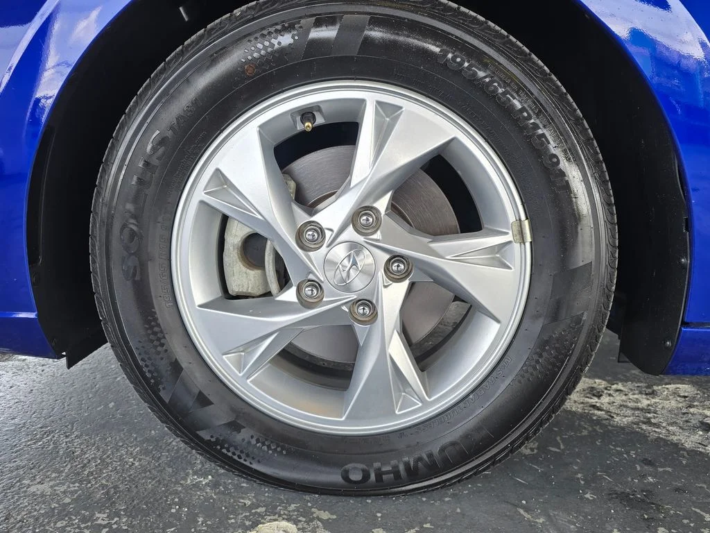 Used 2021 Blue Hyundai SE image 41