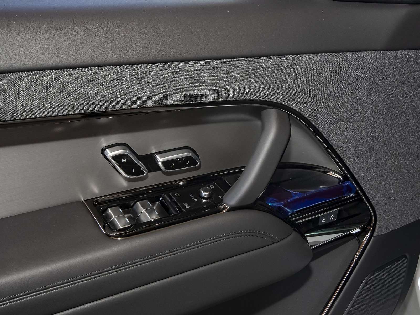 New 2026 Borasco Grey Land Rover SE image 33