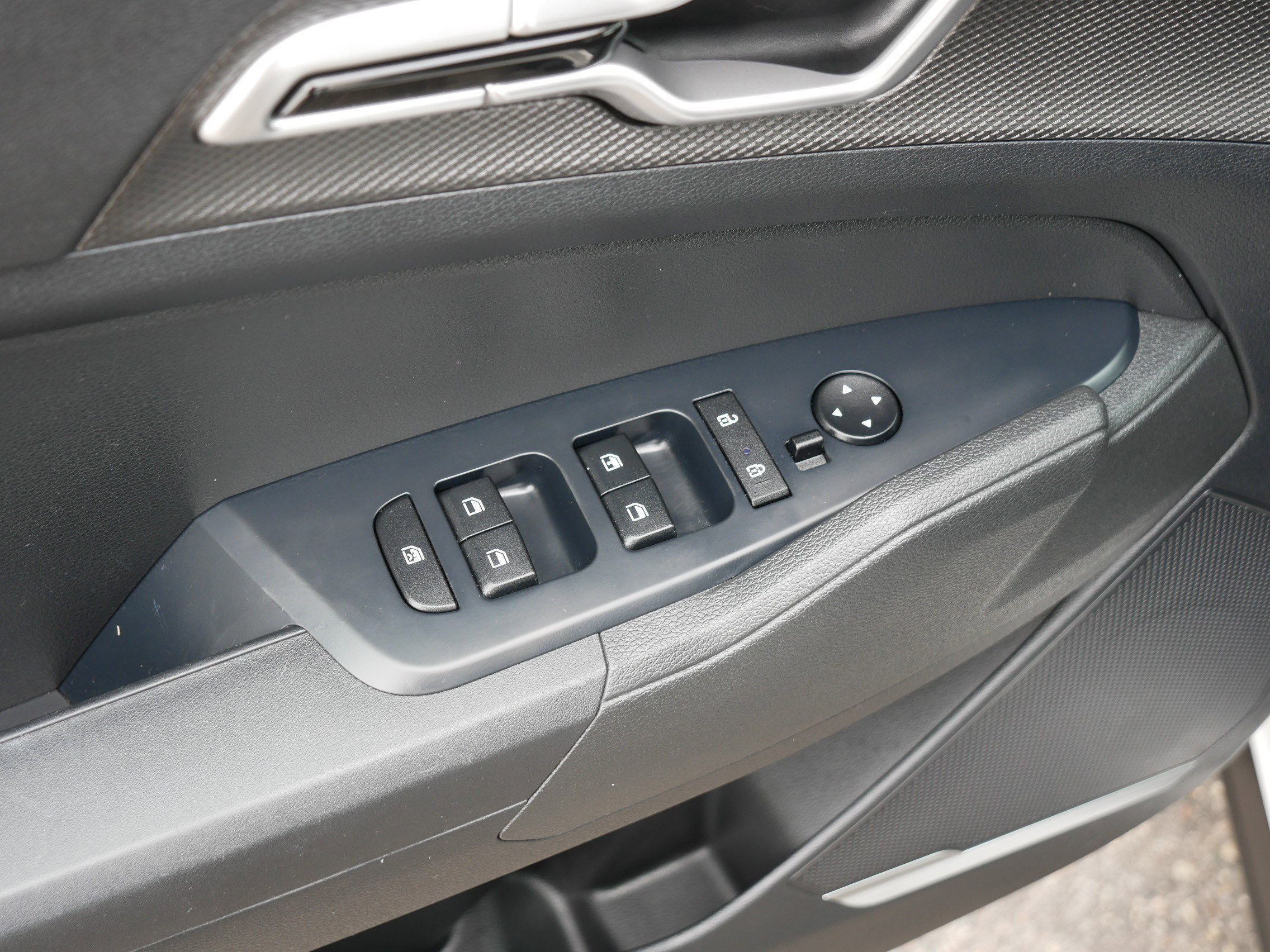Certified Used 2023 Snow White Pearl Kia LX image 19