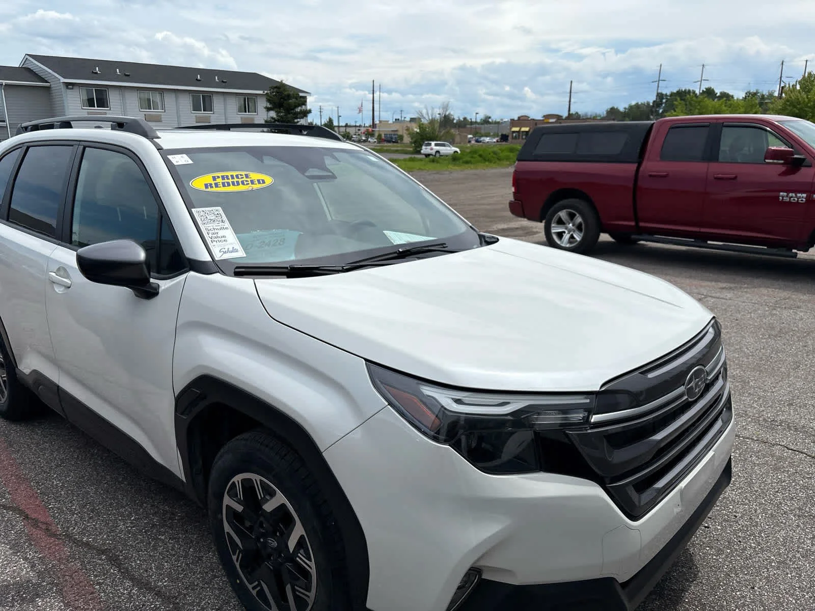 Used 2025 Crystal White Pearl Subaru Premium image 3