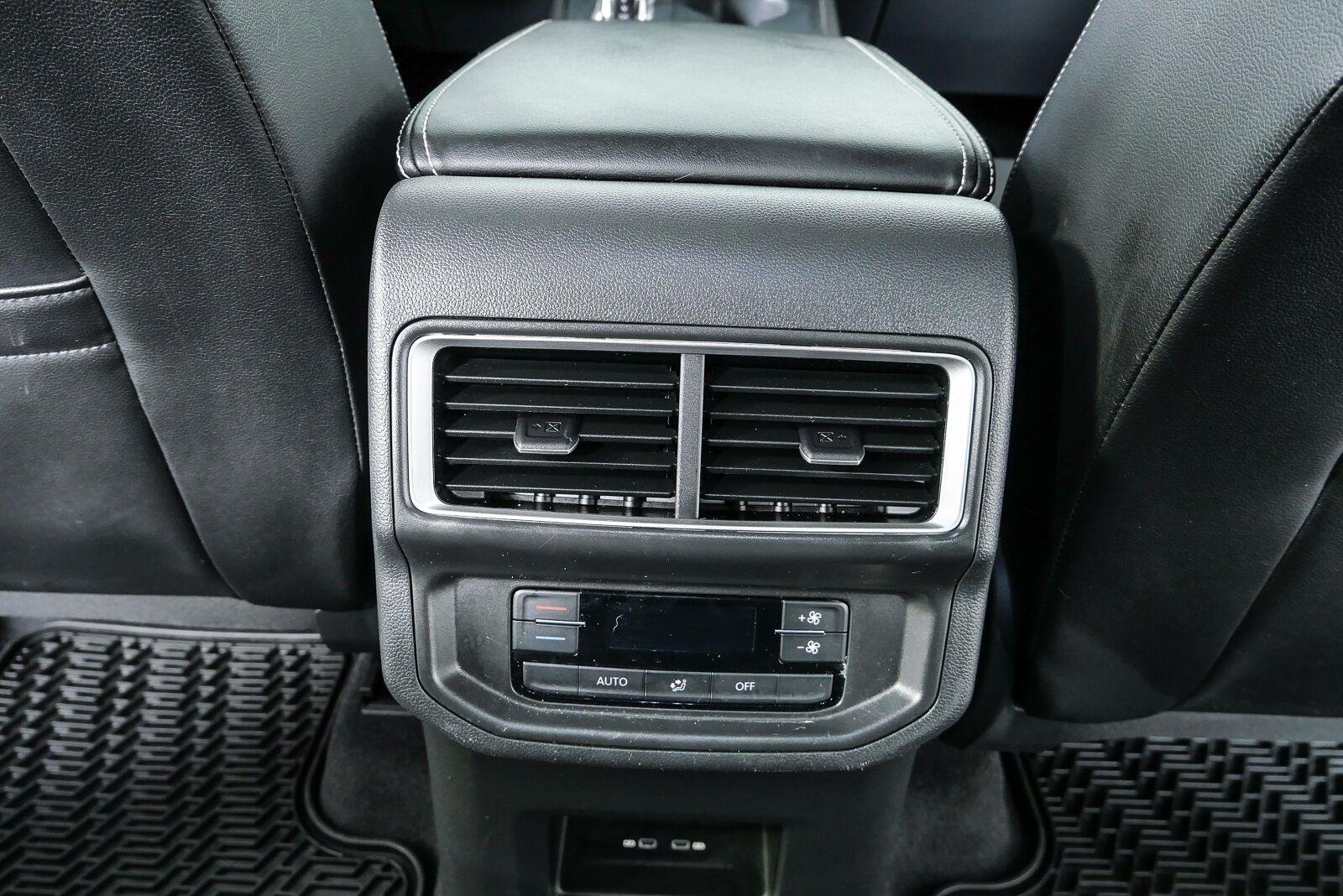 2024 Volkswagen Atlas SE - Photo 18