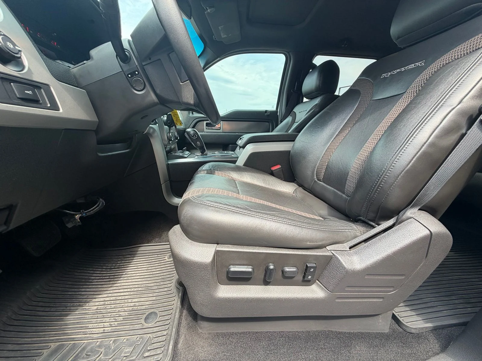 Used 2013 White Ford SVT Raptor image 12