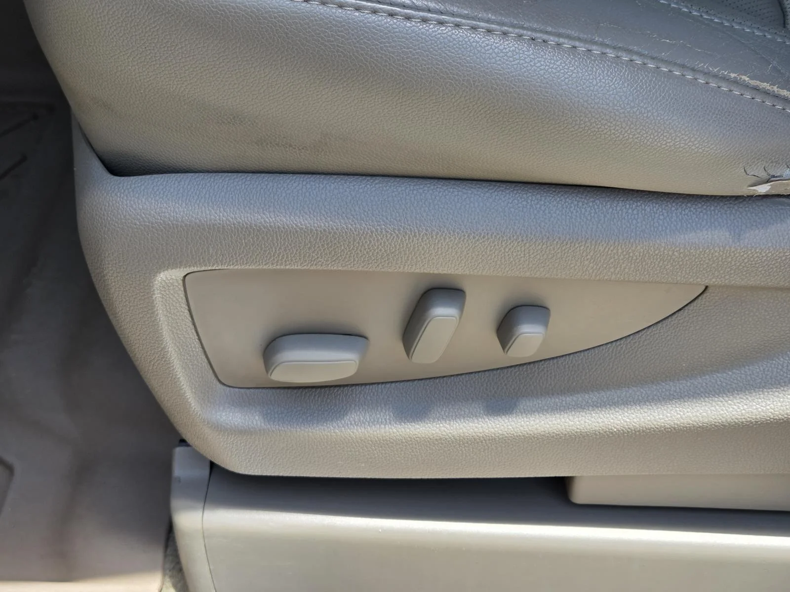 Used 2015 CHAMPAGNE SILVER METALLIC GMC SLT image 32
