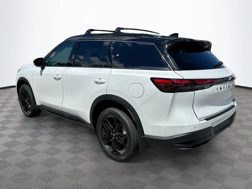 New 2027 2T RAD WHT INFINITI Sport AWD image 7