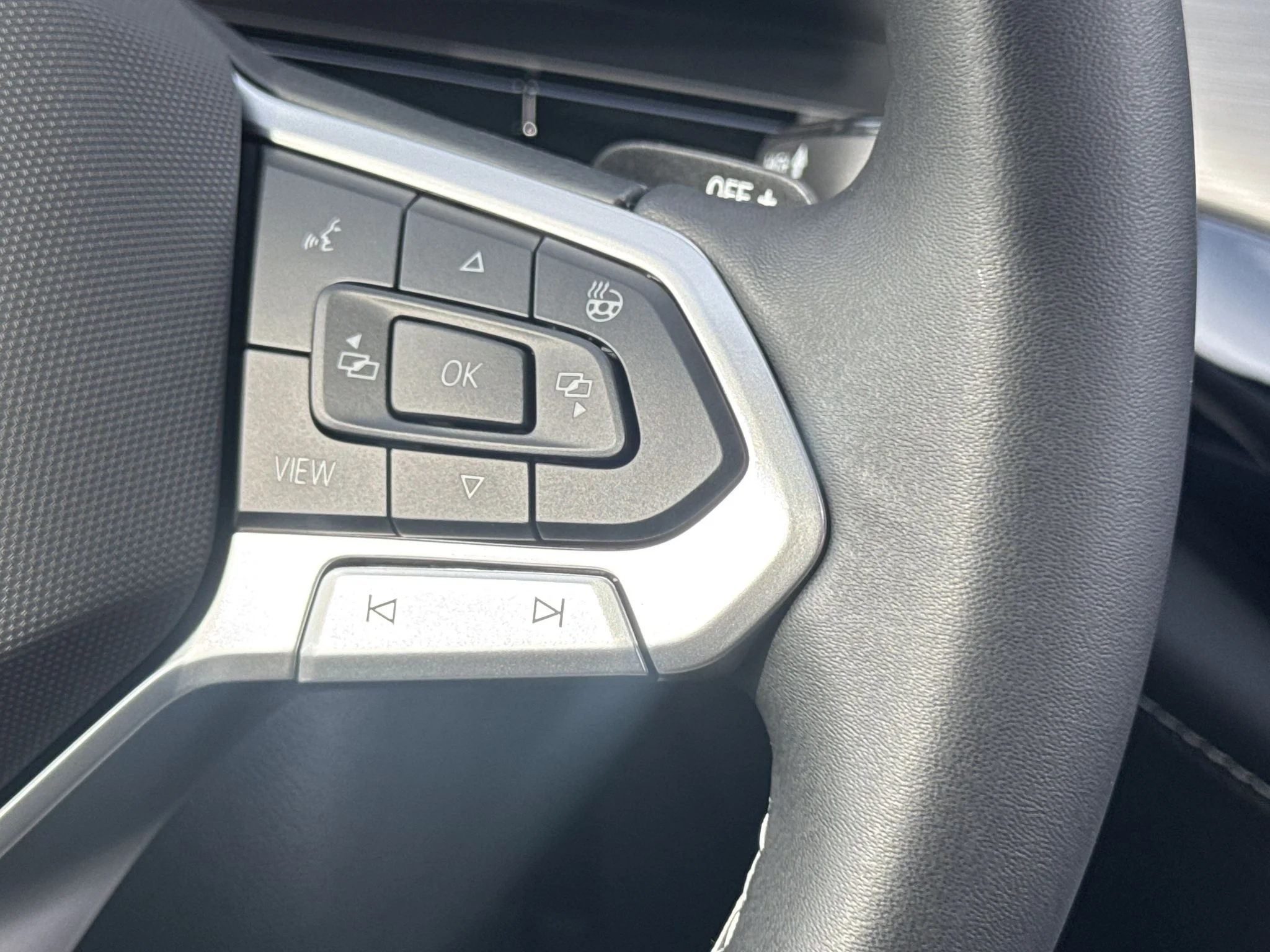 New 2026 Pure Gray Volkswagen 2.0T SE w/Technology image 21