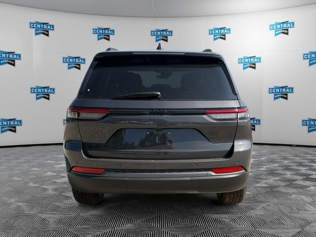 New 2026 Baltic Gray Metallic Clear-Coat Exterior Paint Jeep Altitude image 4