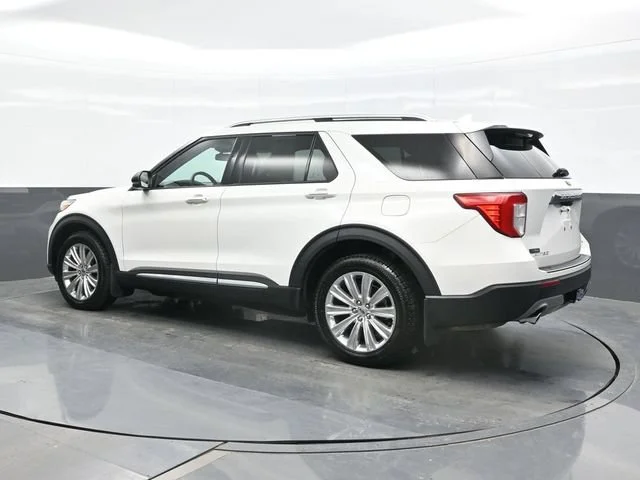 Used 2021 White Ford Limited image 3