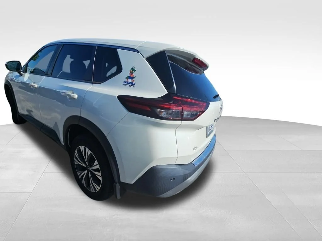 Used 2022 White Nissan SV image 10