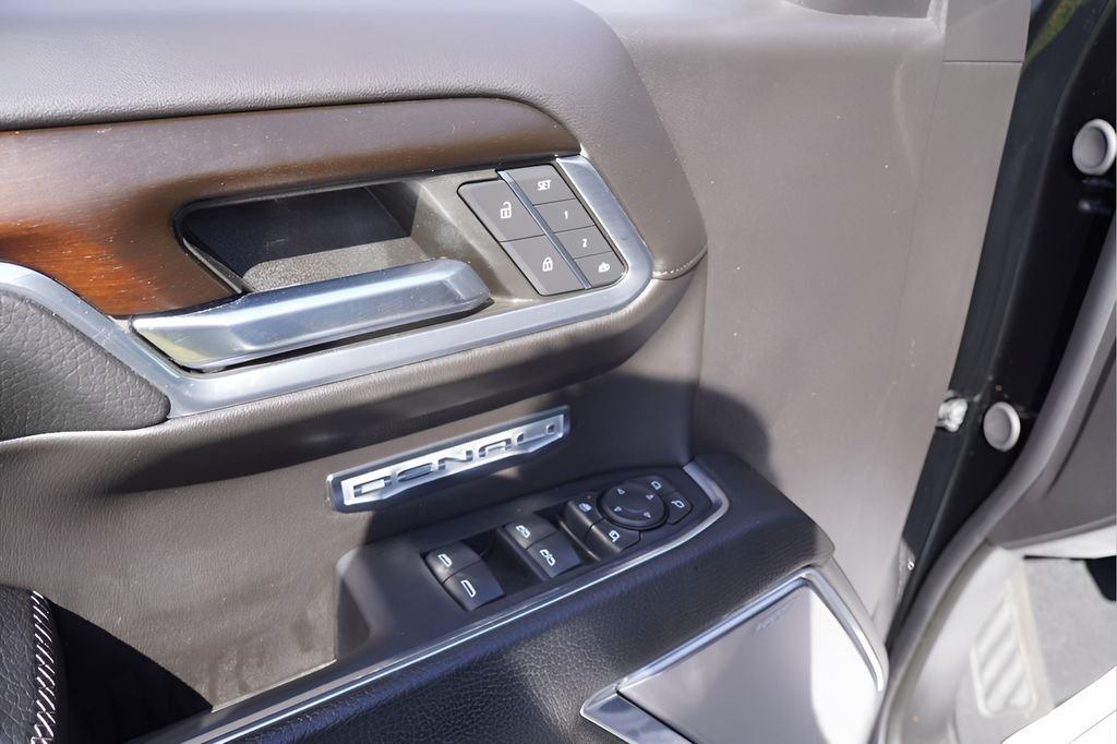 Used 2024 Onyx Black GMC Denali image 18