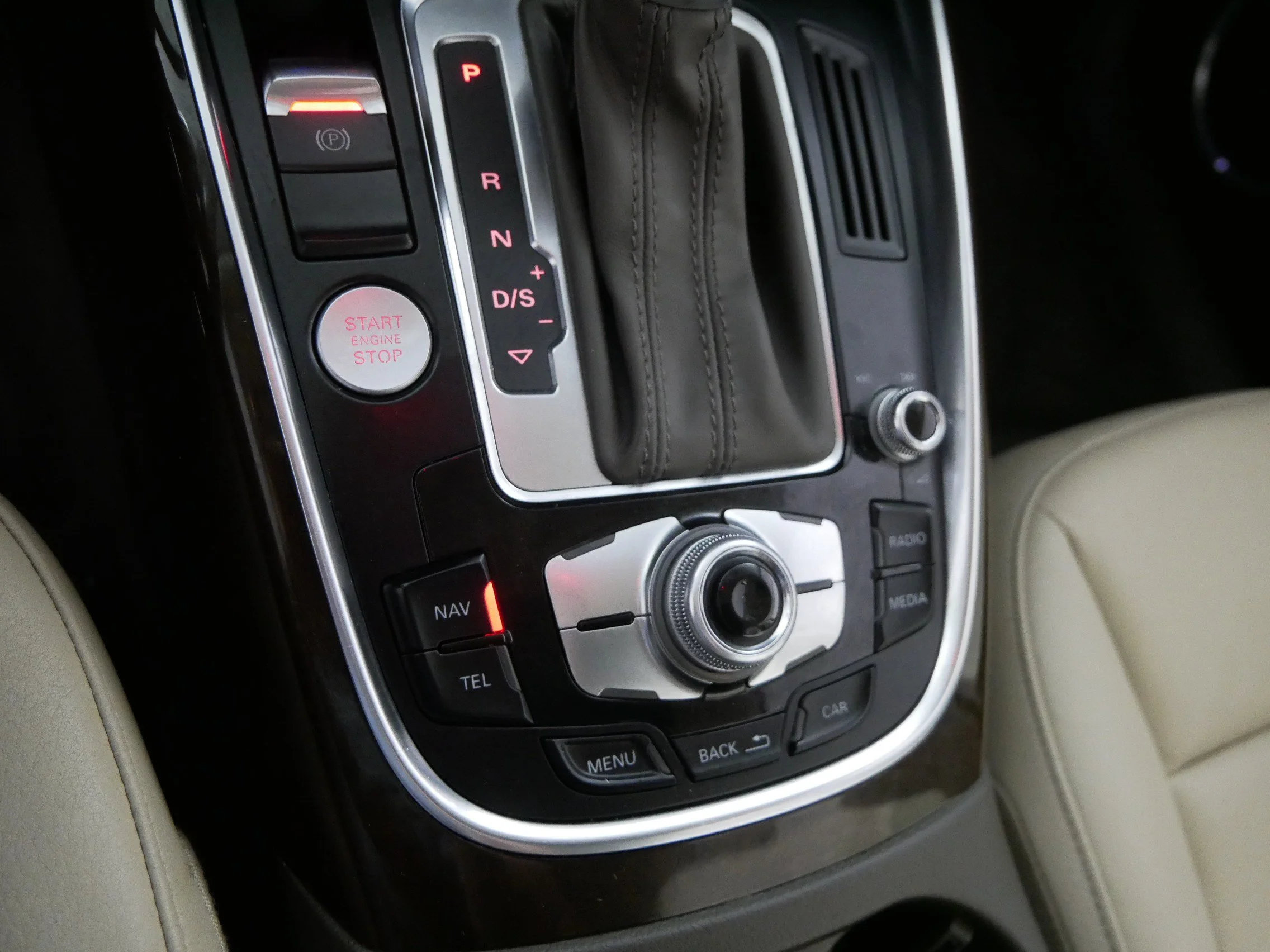 Used 2014 Ibis White Audi Premium Plus image 30