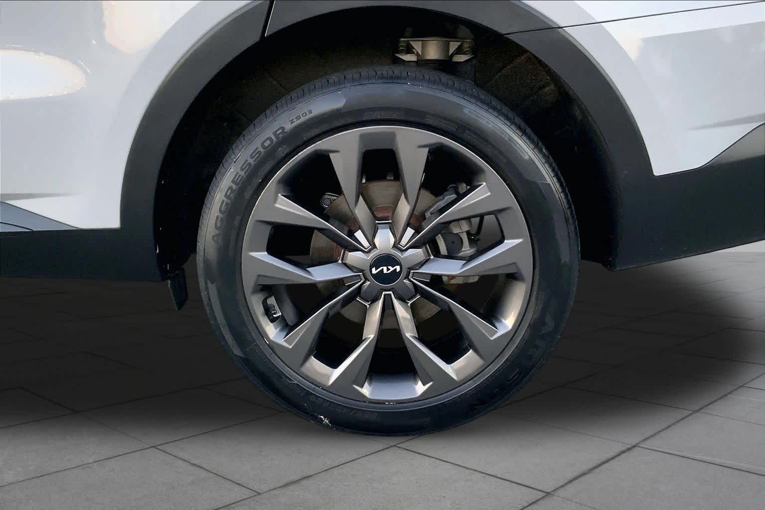 Used 2022 Wolf Gray Kia X-Line SX Prestige image 10