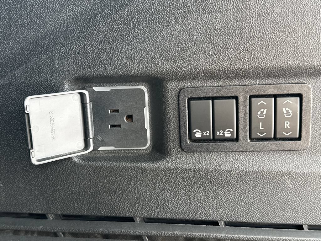 2021 GMC Yukon Denali - Photo 40