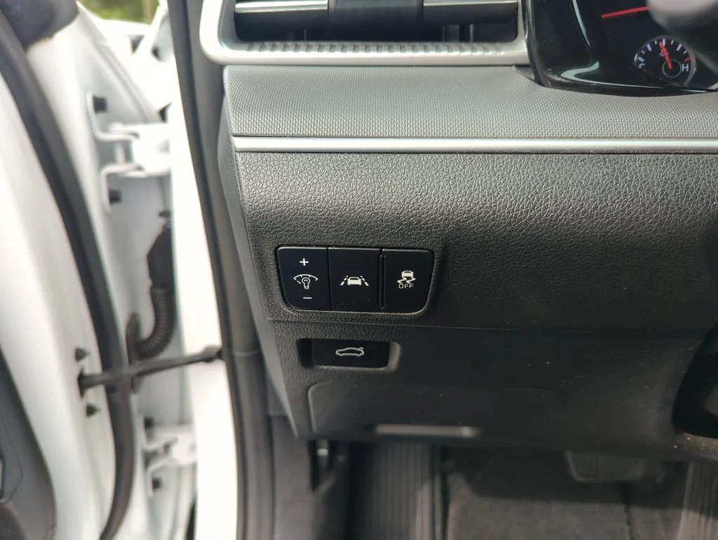Used 2023 White Kia GT-Line image 20
