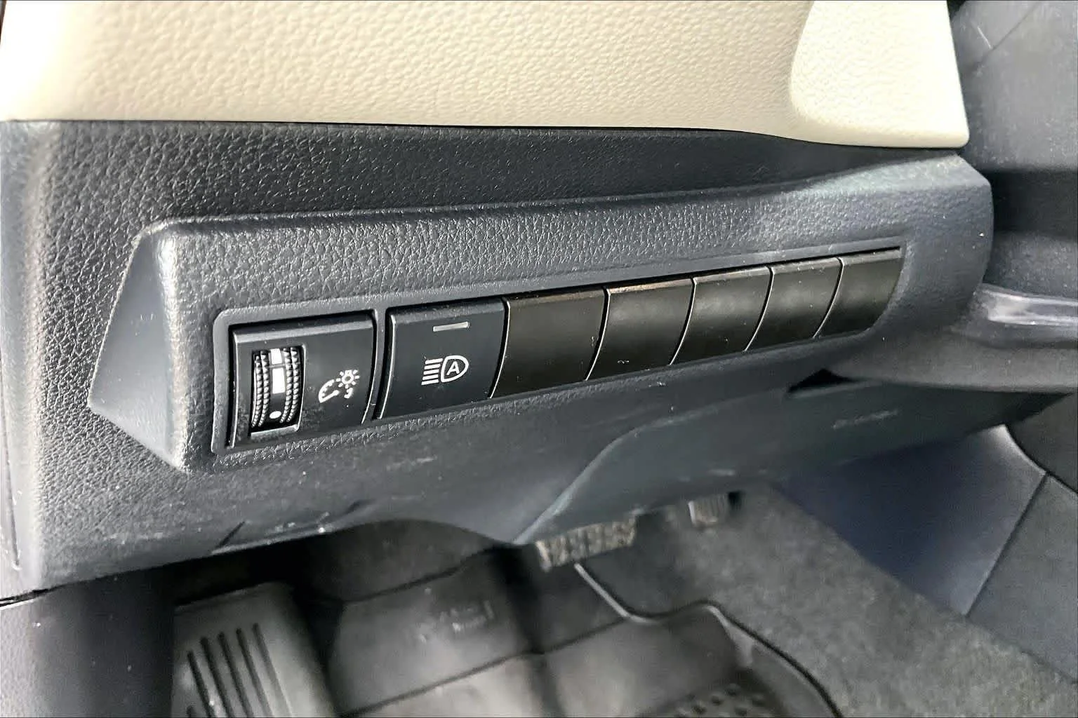 Certified Used 2024 Classic Silver Metallic Toyota LE image 32