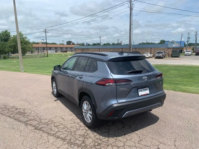 Used 2026  Toyota LE image 5