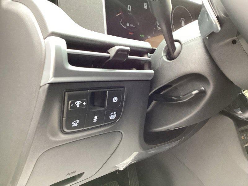 New 2026 White Hyundai SEL Convenience image 24