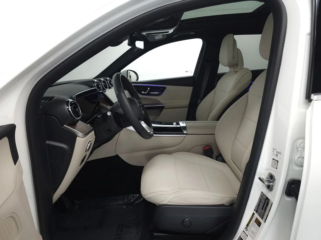 Certified Used 2026 Polar White Mercedes-Benz GLC 300 image 7
