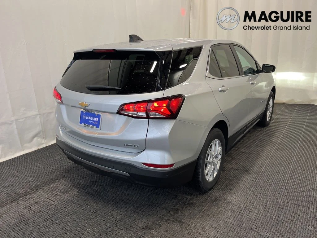 Used 2022 Silver Ice Metallic Chevrolet LT image 27